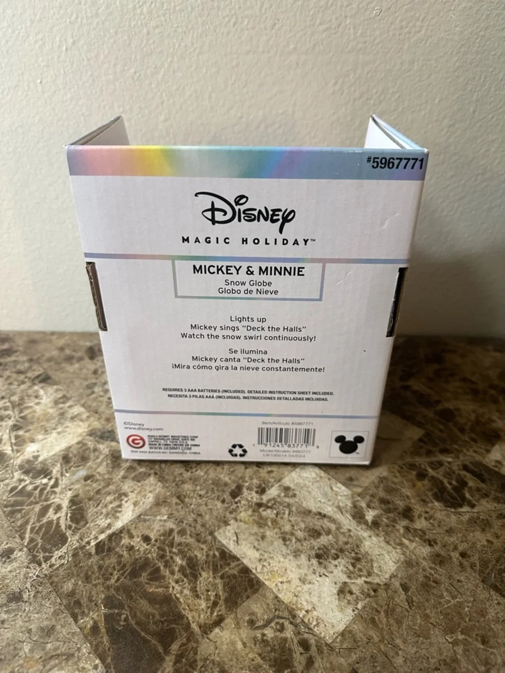 Disney Magic Holiday Mickey And Minnie Mouse Snow Globe NEW - Picture 8 of 10